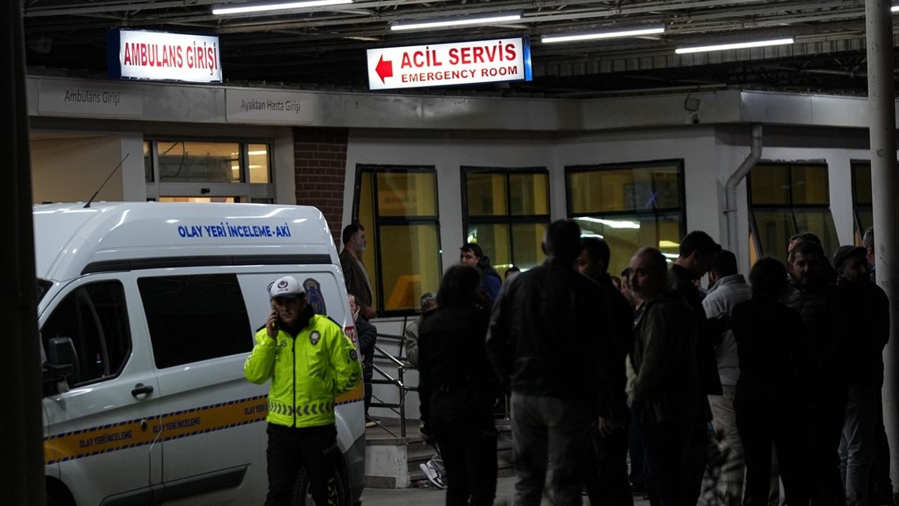 İzmir Seferihisar'da Polis Ekibine Saldırı: 3 Yaralı