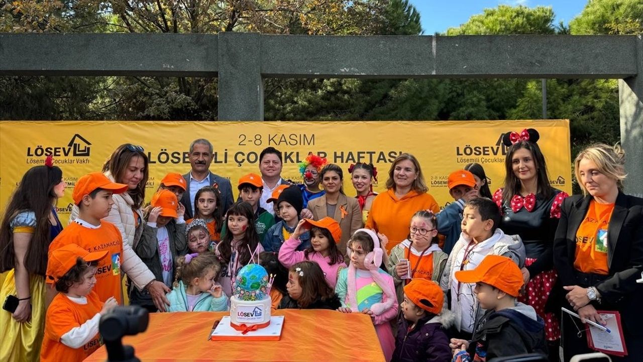 Kadıköy'de LÖSEV Şenliği Coşkusu