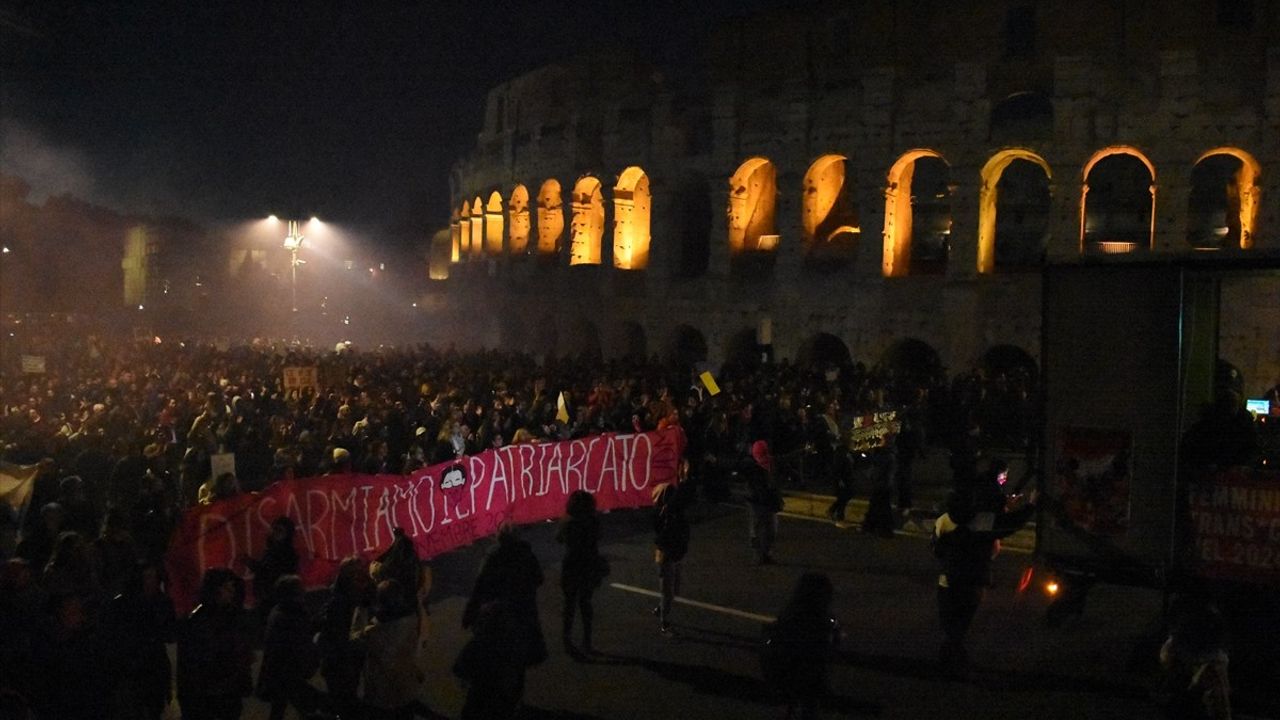 Kadına Yönelik Şiddete Karşı Roma'da Büyük Yürüyüş