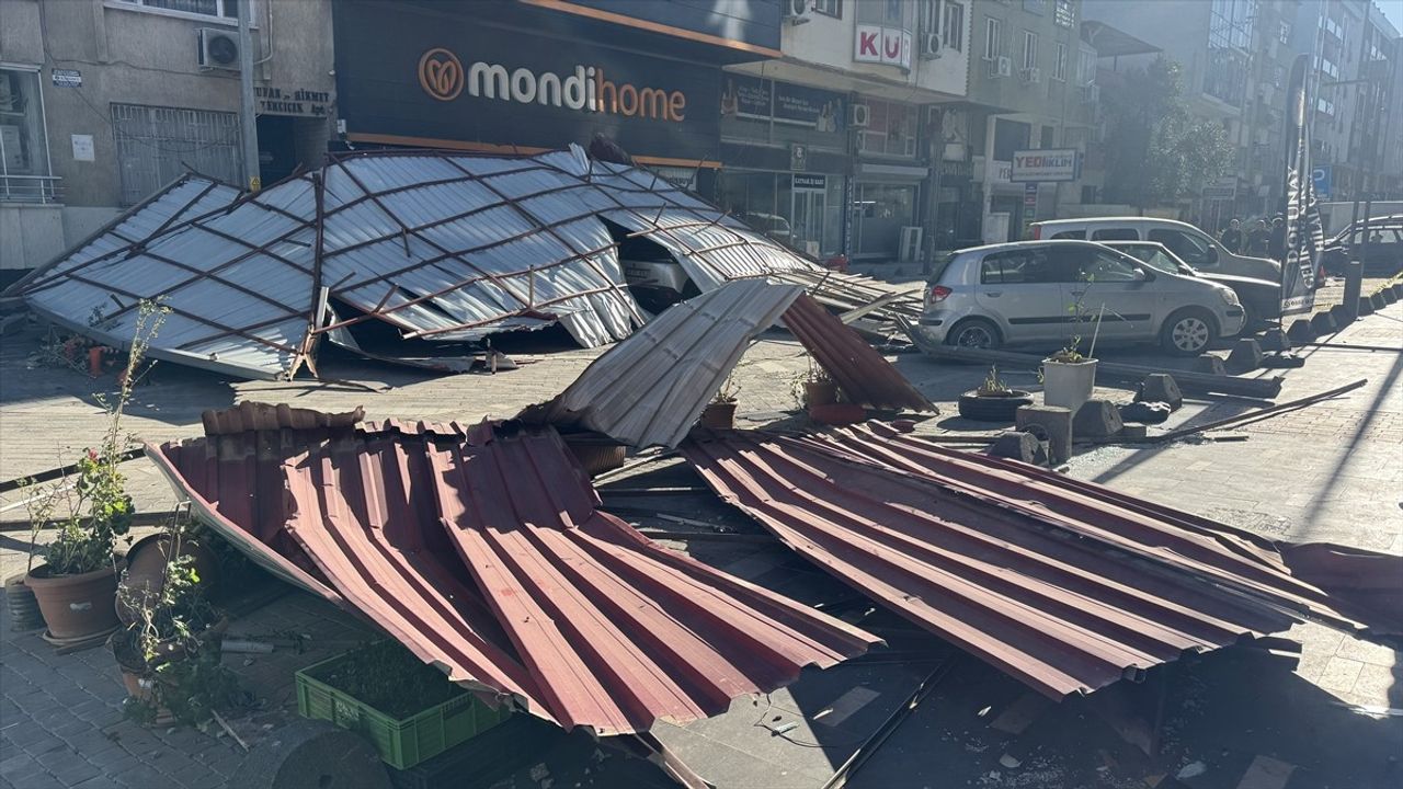 Kahramanmaraş'ta Fırtına Sonrası Çatı Düşmesi