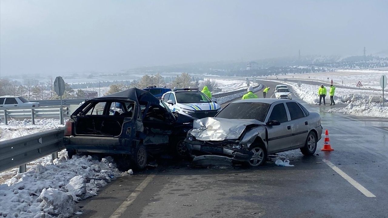 Kahramanmaraş'ta Trafik Kazası: 1 Ölü, 4 Yaralı