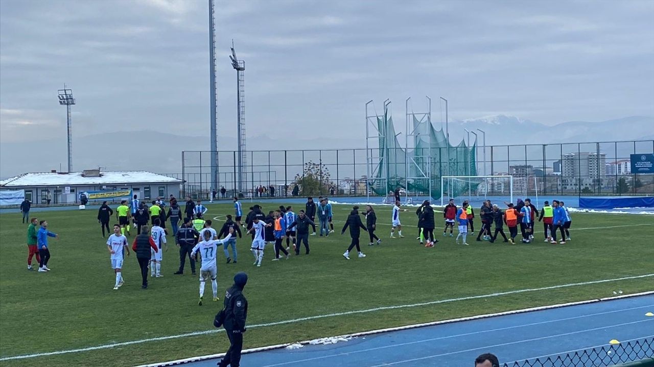 Karabük'te Amatör Futbol Maçında Gergin Anlar