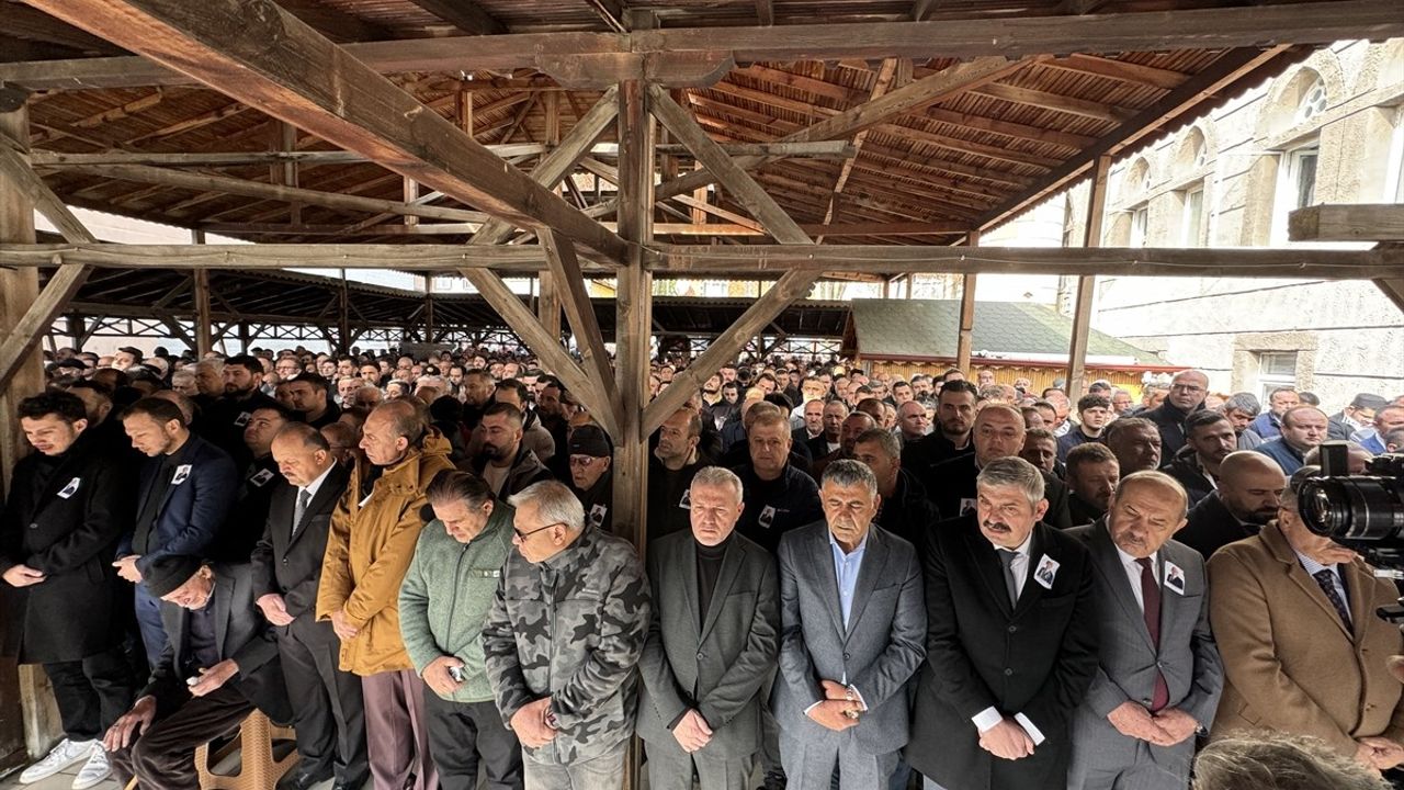 Kastamonu'da Eski Belediye Başkanı Civelek'in Cenazesi Defnedildi