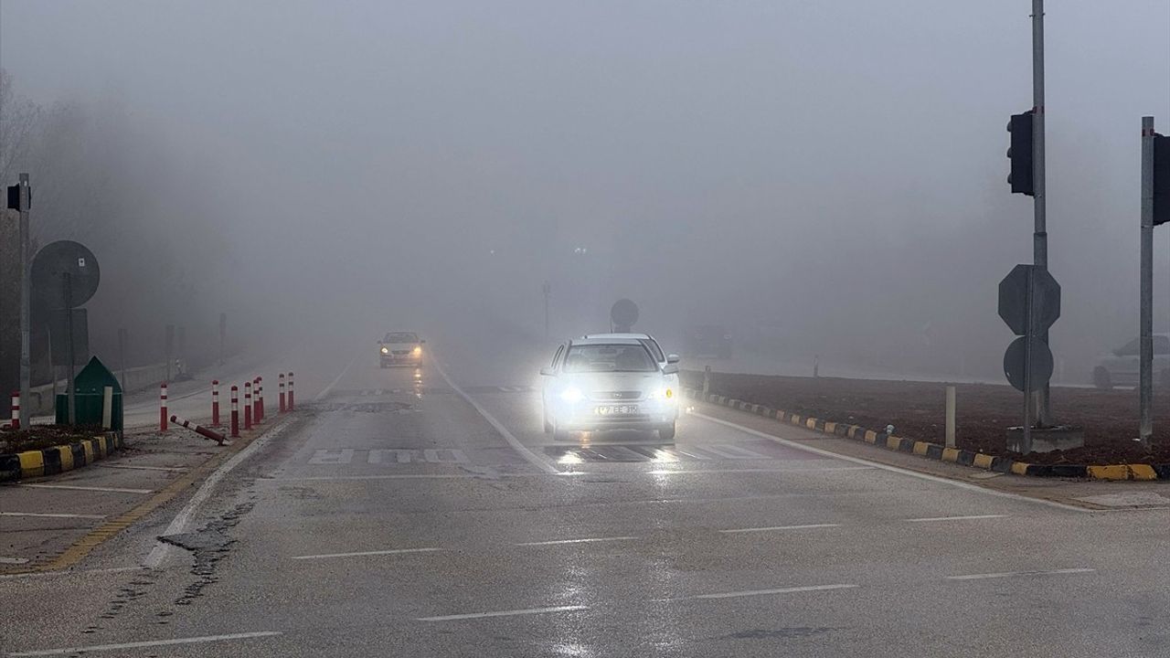 Kastamonu'da Sis Sebebiyle Ulaşımda Zorluklar Yaşanıyor