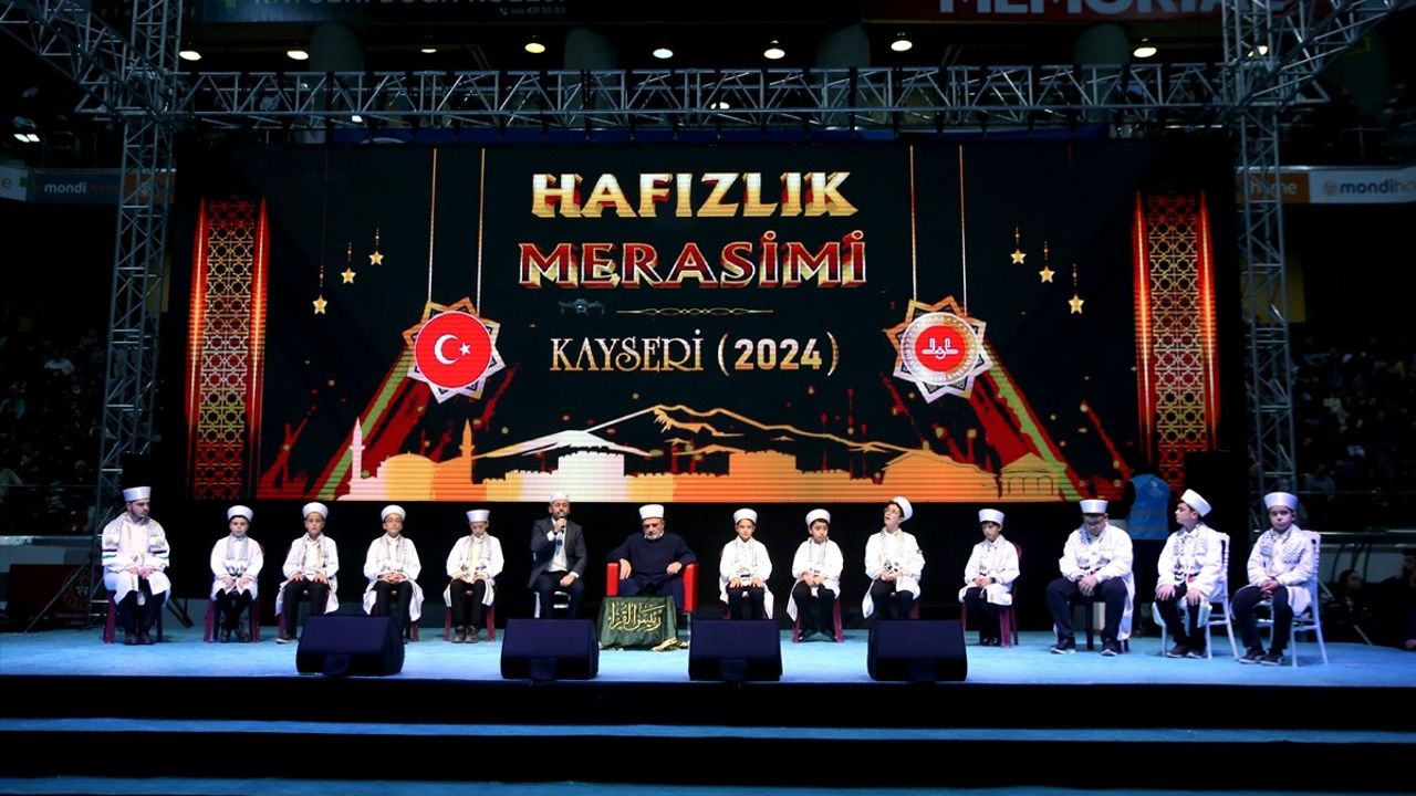 Kayseri'de 455 Hafız Öğrenci İçin İcazet Töreni Düzenlendi