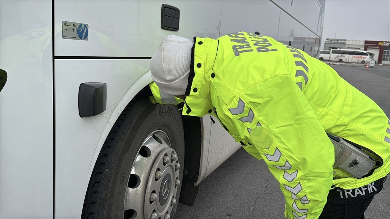 Kayseri'de Yolcu Otobüsleri Lastik Denetiminden Geçti