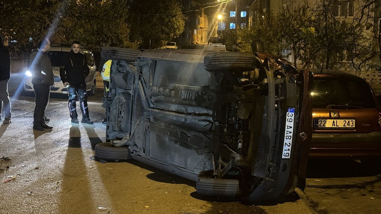 Kırklareli'nde Park Halindeki Araçlara Çarpan Sürücü Kaçtı