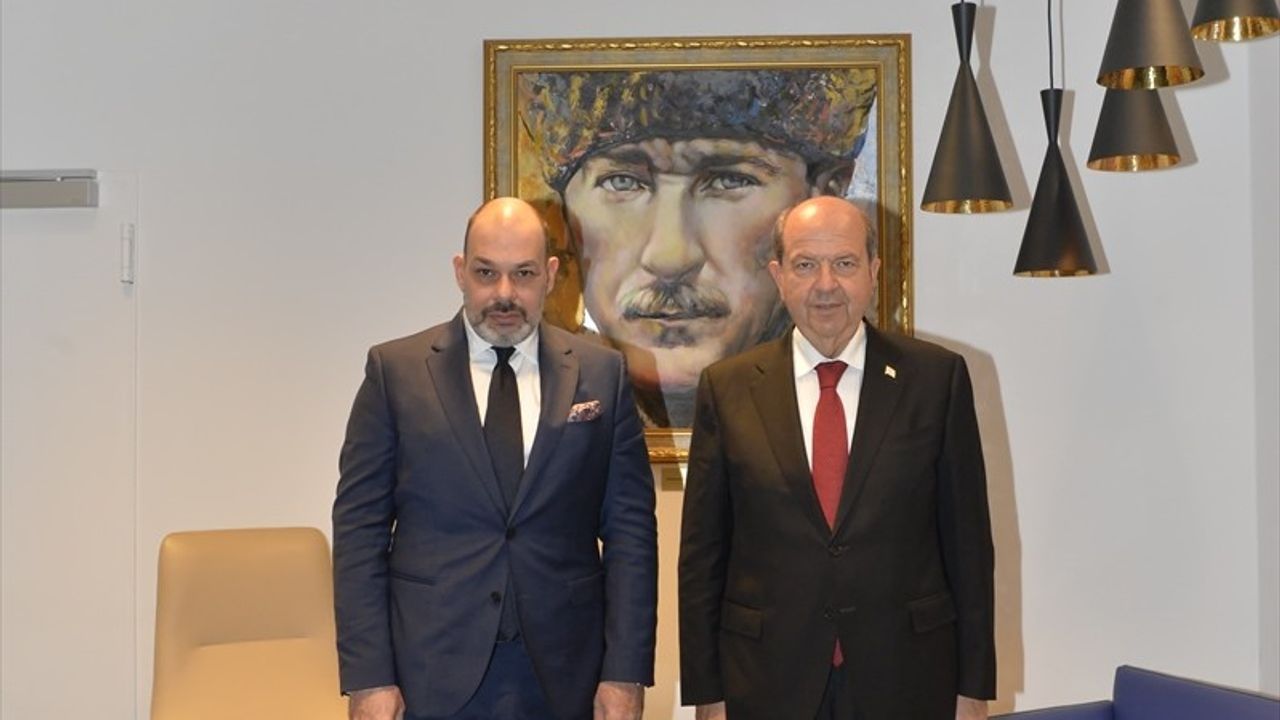 KKTC Cumhurbaşkanı Ersin Tatar, Türkiye'nin Varşova Büyükelçisi Rauf Alp Denktaş'ı Ziyaret Etti
