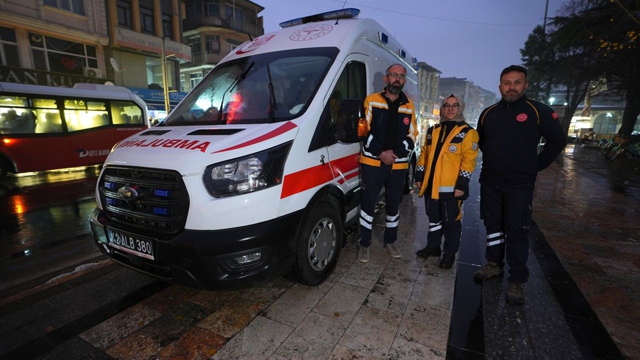 Konya'daki Kazada Küçük Çocuğa Yardım Eli