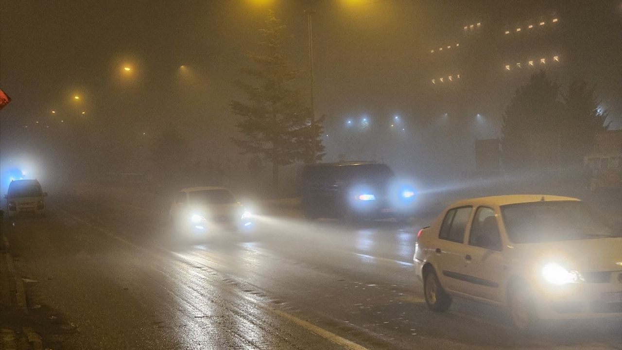 Kulu'da Yoğun Sis Ulaşımı Zorlaştırdı