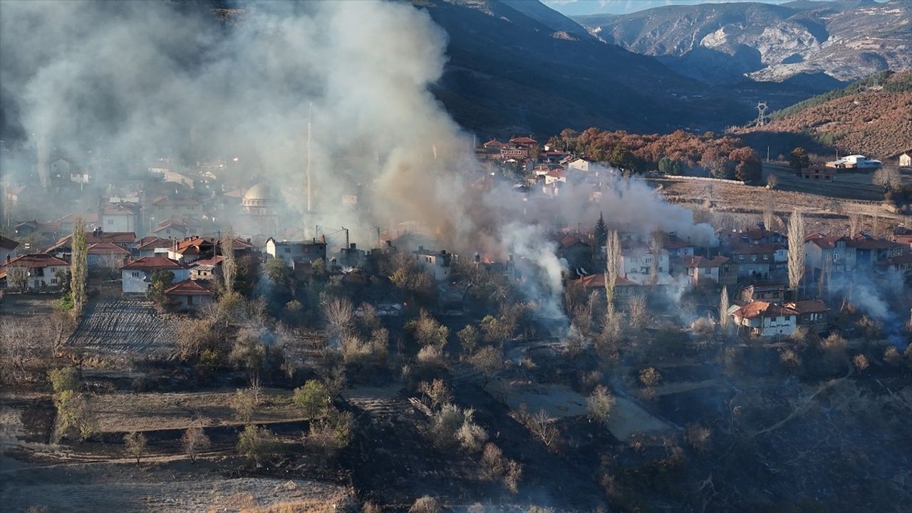 Kütahya'da Yangın Korkusu: Köyde Evler Alev Alev