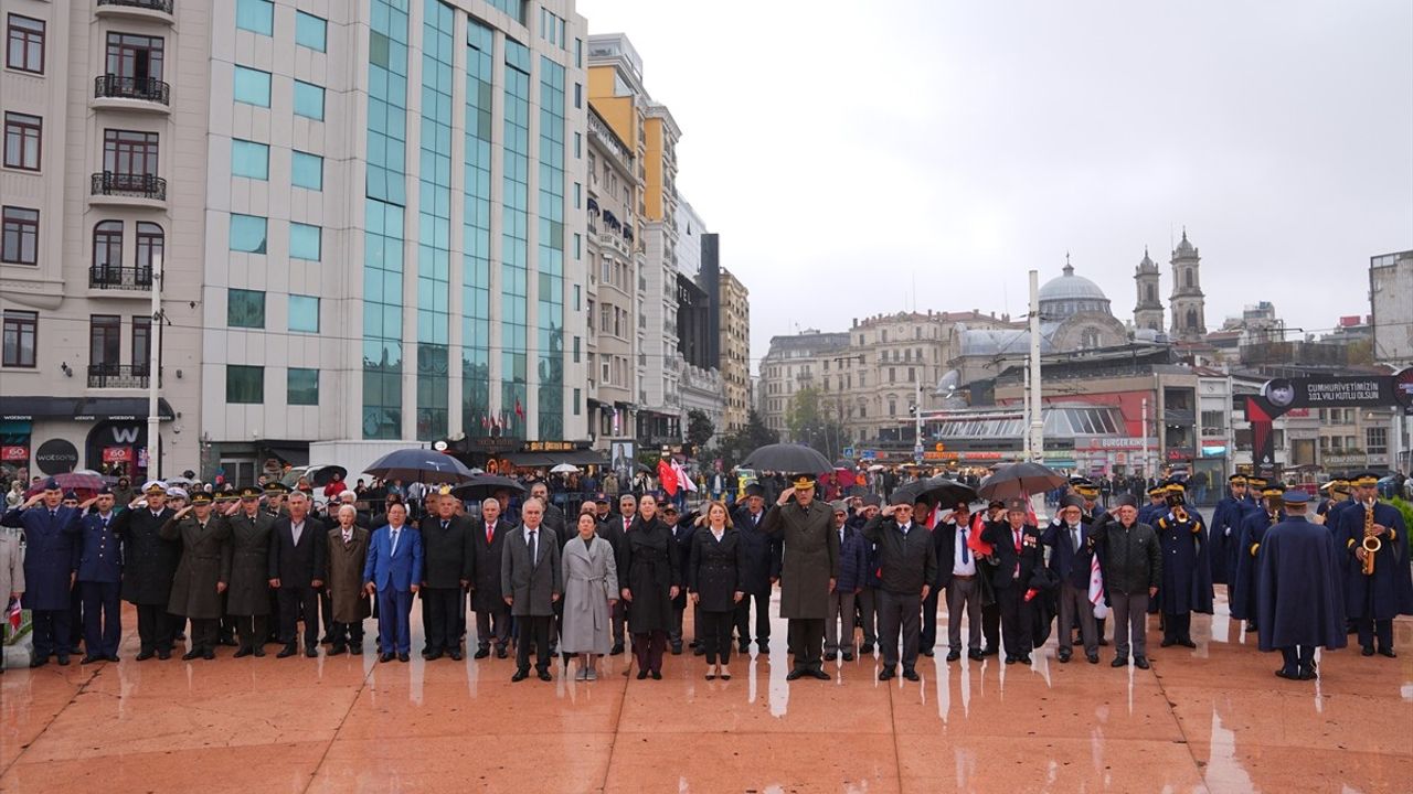 Kuzey Kıbrıs Türk Cumhuriyeti'nin 41. Yıldönümü Töreni Taksim Meydanı'nda Kutlandı