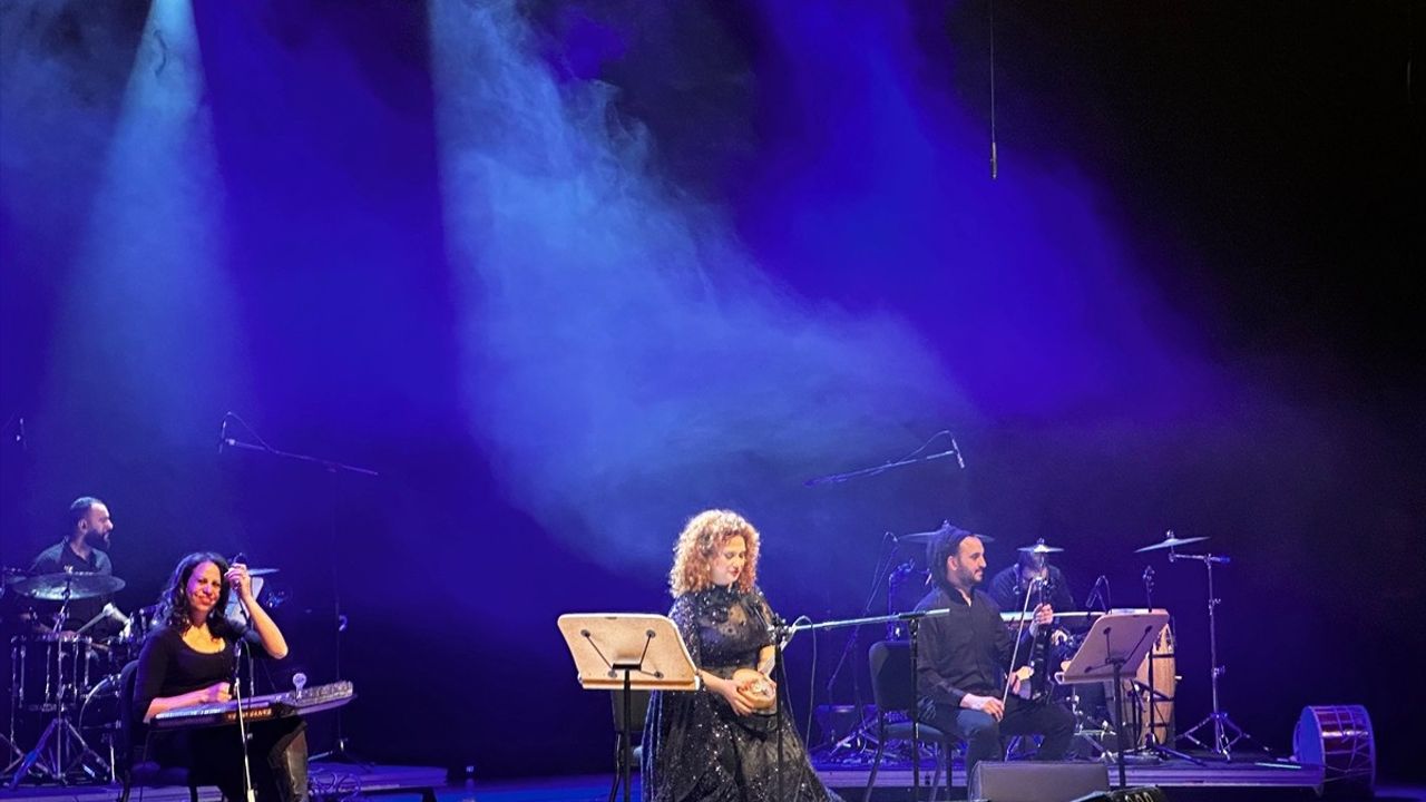 Lena Chamamyan İstanbul'da Unutulmaz Bir Konser Verdi