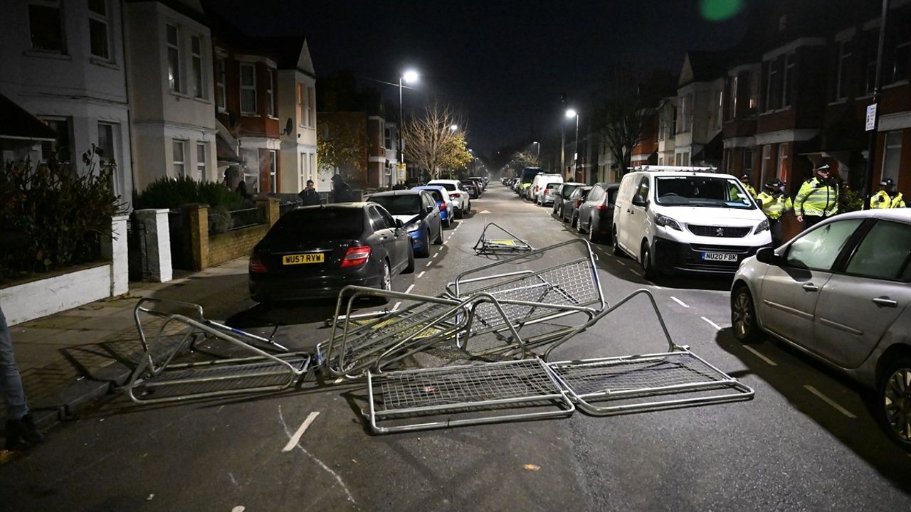 Londra'da PKK Yandaşlarının İkinci Gün Eylemi ve Polisle Çatışmaları