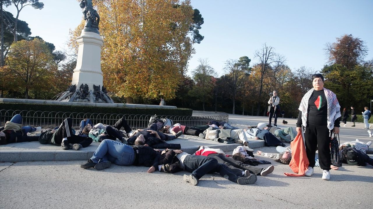 Madrid'de Filistin'e Destek Gösterisinde Provokasyon Başarısız Oldu