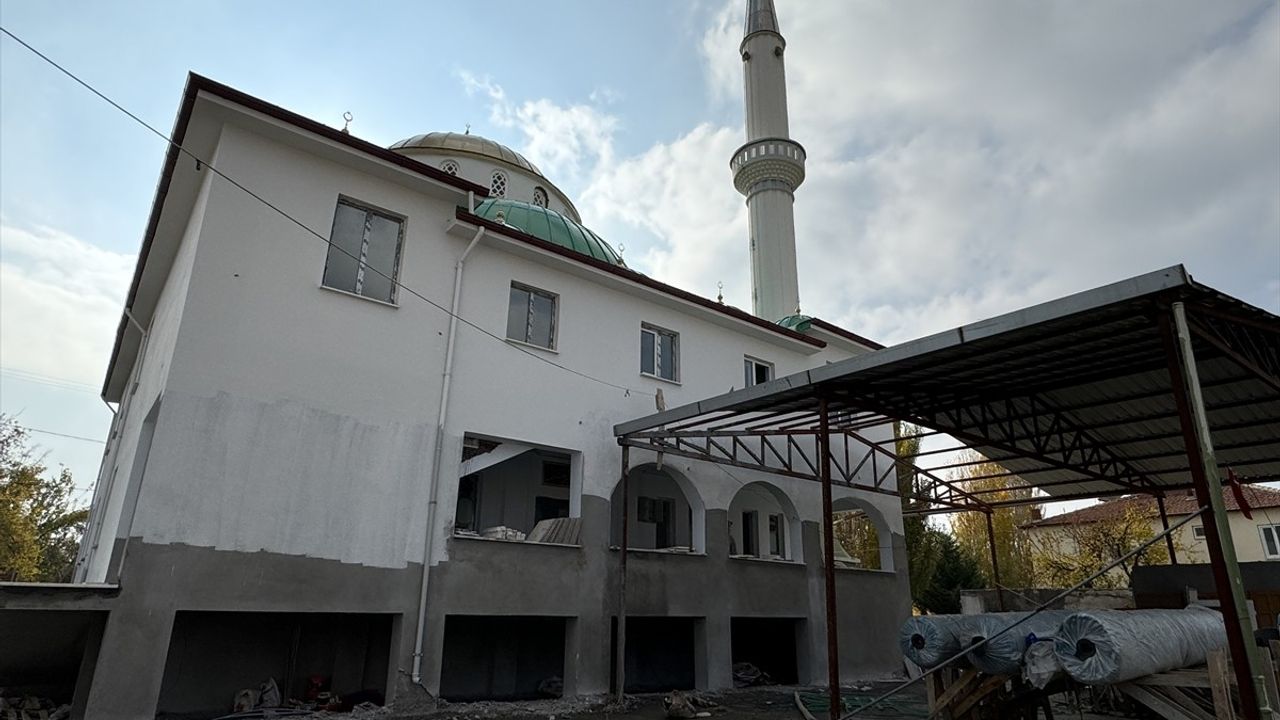 Malatya'daki Camiler Hayırseverlerin Desteğiyle Yeniden İnşa Ediliyor