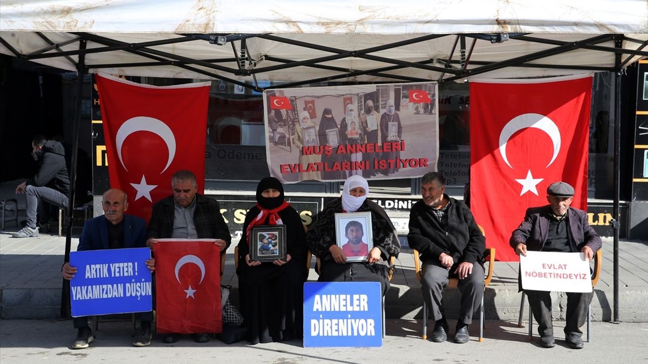 Muş'ta Aileler, Çocuklarını PKK'dan Kurtarmak İçin Eylemde