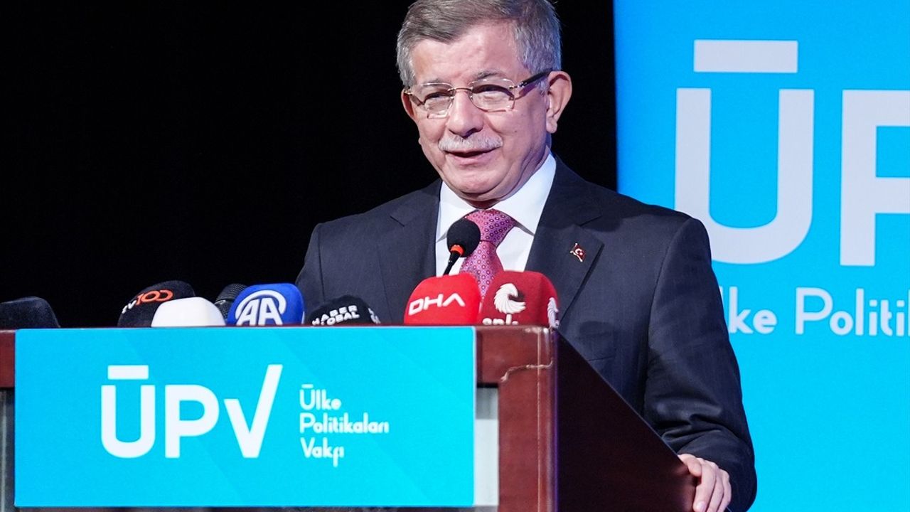 Özgür Özel, Demokrasi Yoluna Dönüş Forumu'nda Kayyumların Karşısında Olacaklarını Vurguladı