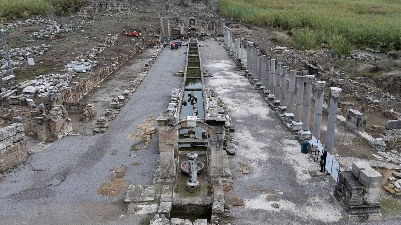 Perge Antik Kenti'nde 1800 Yıl Sonra Su Akmaya Başladı