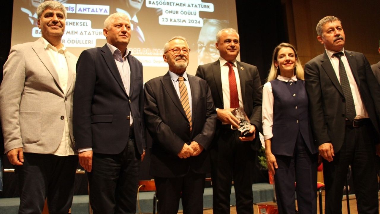 Prof. Dr. Naci Görür 'Başöğretmen Atatürk Onur Ödülü' Sahibi Oldu