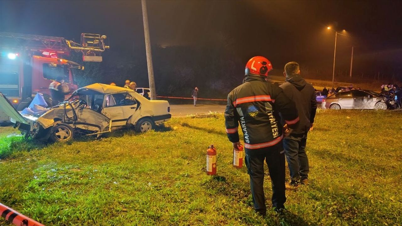 Sakarya'da Trafik Kazası: İki Kişi Hayatını Kaybetti