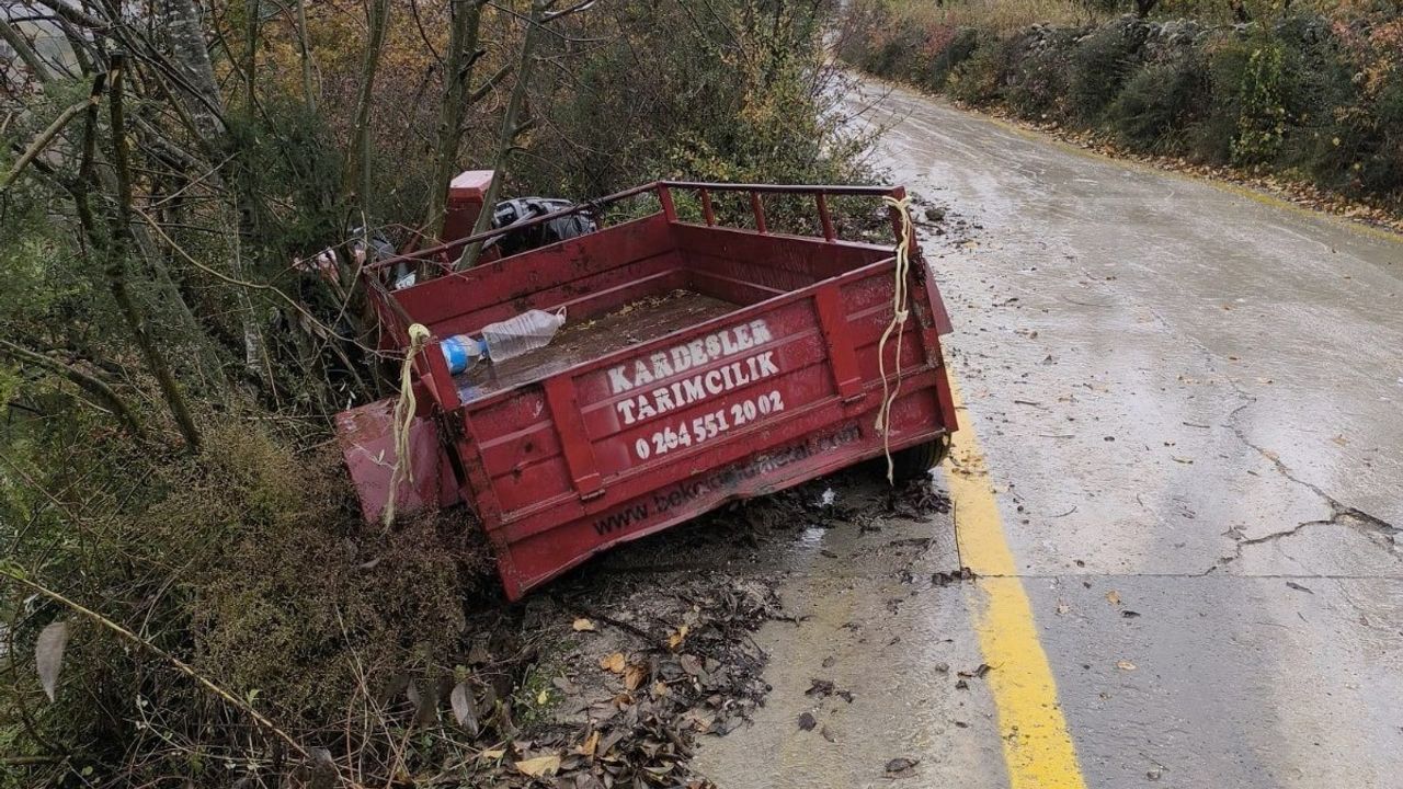 Sakarya'da Traktör Devrildi: Bir Ölü, Üç Yaralı