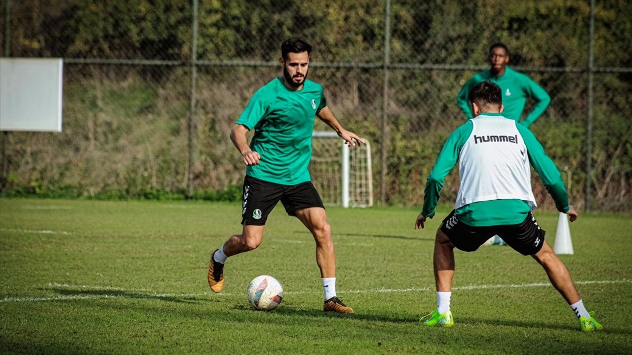 Sakaryaspor Hazırlıklarını Tamamladı: Yeni Malatyaspor Maçı Öncesi Son Antrenman