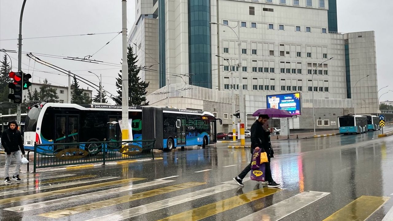 Şanlıurfa'da Sağanak Yağış Etkili Oldu