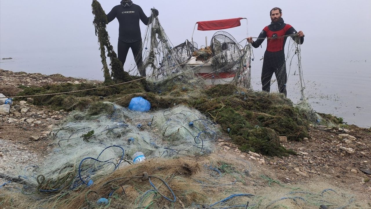 Sapanca Gölü'nde Hayalet Ağlar Temizleniyor