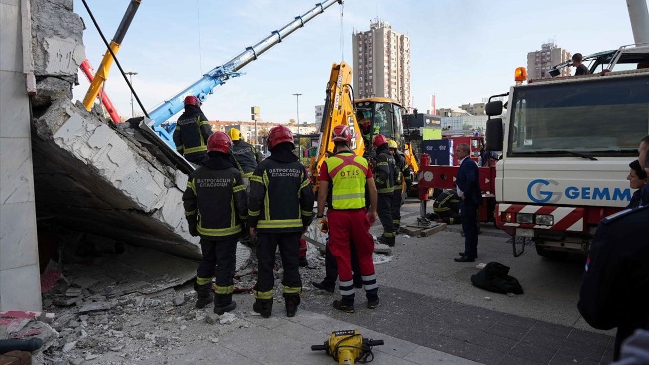 Sırbistan'da Tren İstasyonu Çöktü: 13 Kişi Hayatını Kaybetti