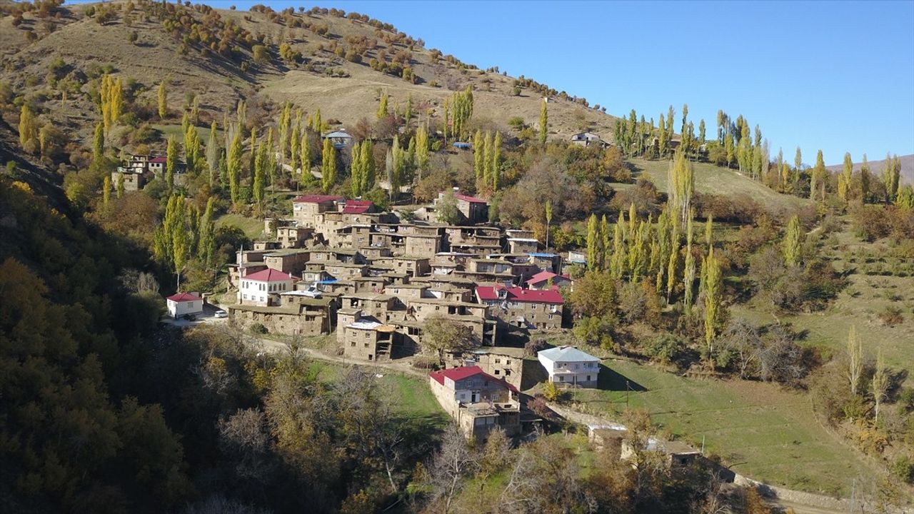 Sonbaharda Bitlis'in Taş Evlerinin Güzelliği