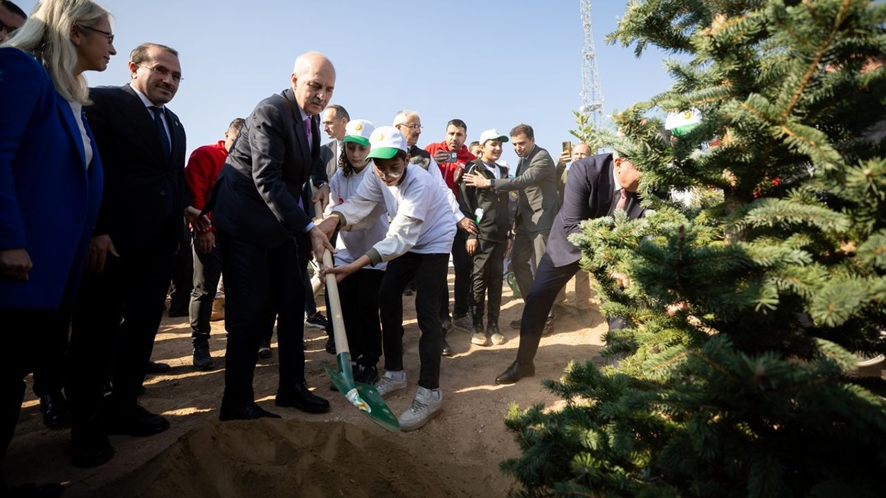 TBMM Başkanı Kurtulmuş İzmir'de Fidan Dikim Töreninde İklim Krizine Dikkat Çekti