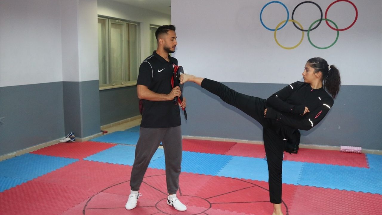 Tekvandoda Kardeş İş Birliği: Nazlı ve Barış Eşiyok