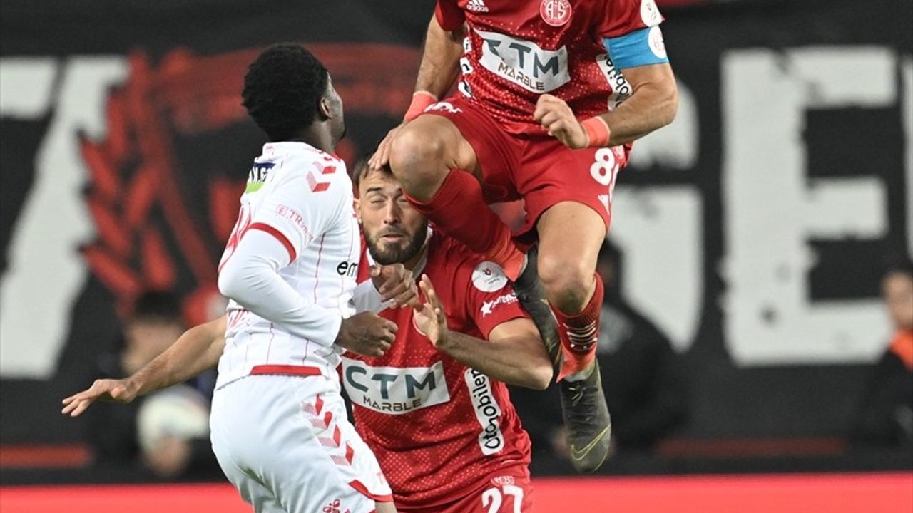 Trendyol Süper Lig'de Onvo Antalyaspor, Sivasspor'u 2-1 Yendi