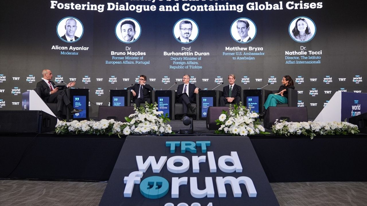 TRT World Forum'da 'Türkiye'nin Önündeki Yol' Paneli Gerçekleştirildi