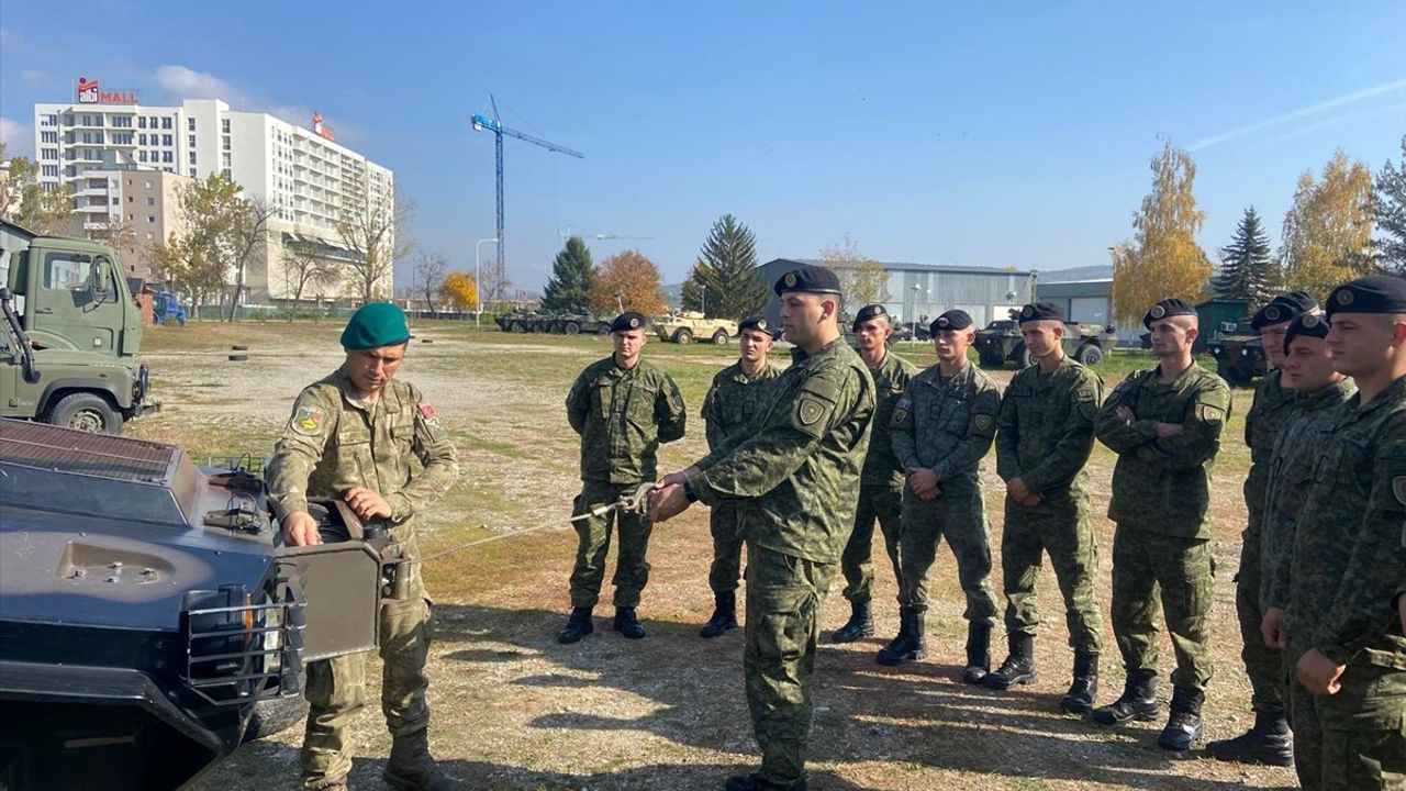 Türk Askerleri Kosovalı Meslektaşlarına Cobra Eğitimi Verdi