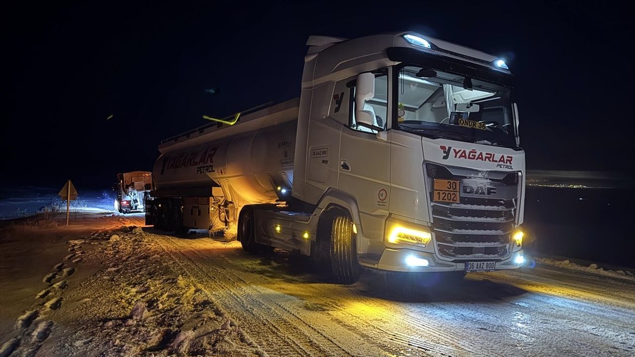 Türkgözü-Posof-Damal Kara Yolu Tır Geçişine Kapandı