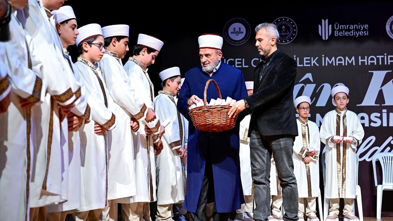 Ümraniye'de Hafızlık İcazet Töreni Düzenlendi