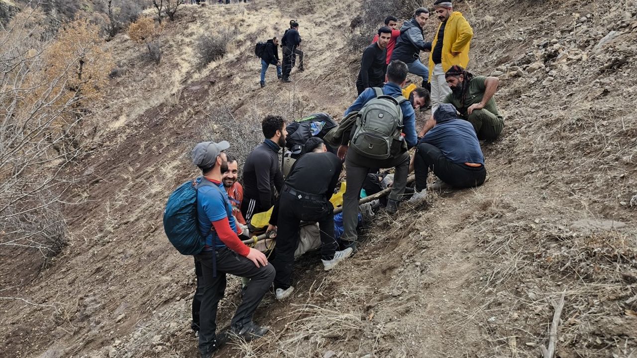 Van'da Dağcı Arkadaşını Kurtardı