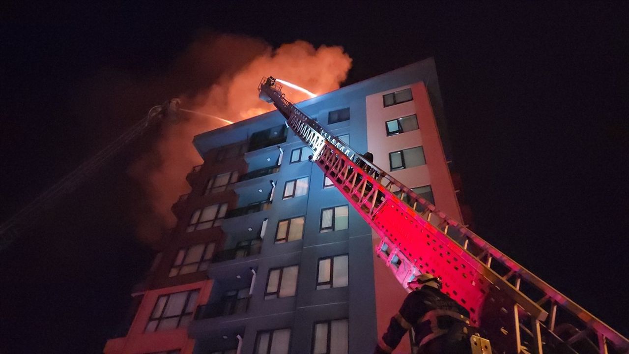 Zonguldak'ta 13 Katlı Apartmanda Yangın Kontrol Altına Alındı