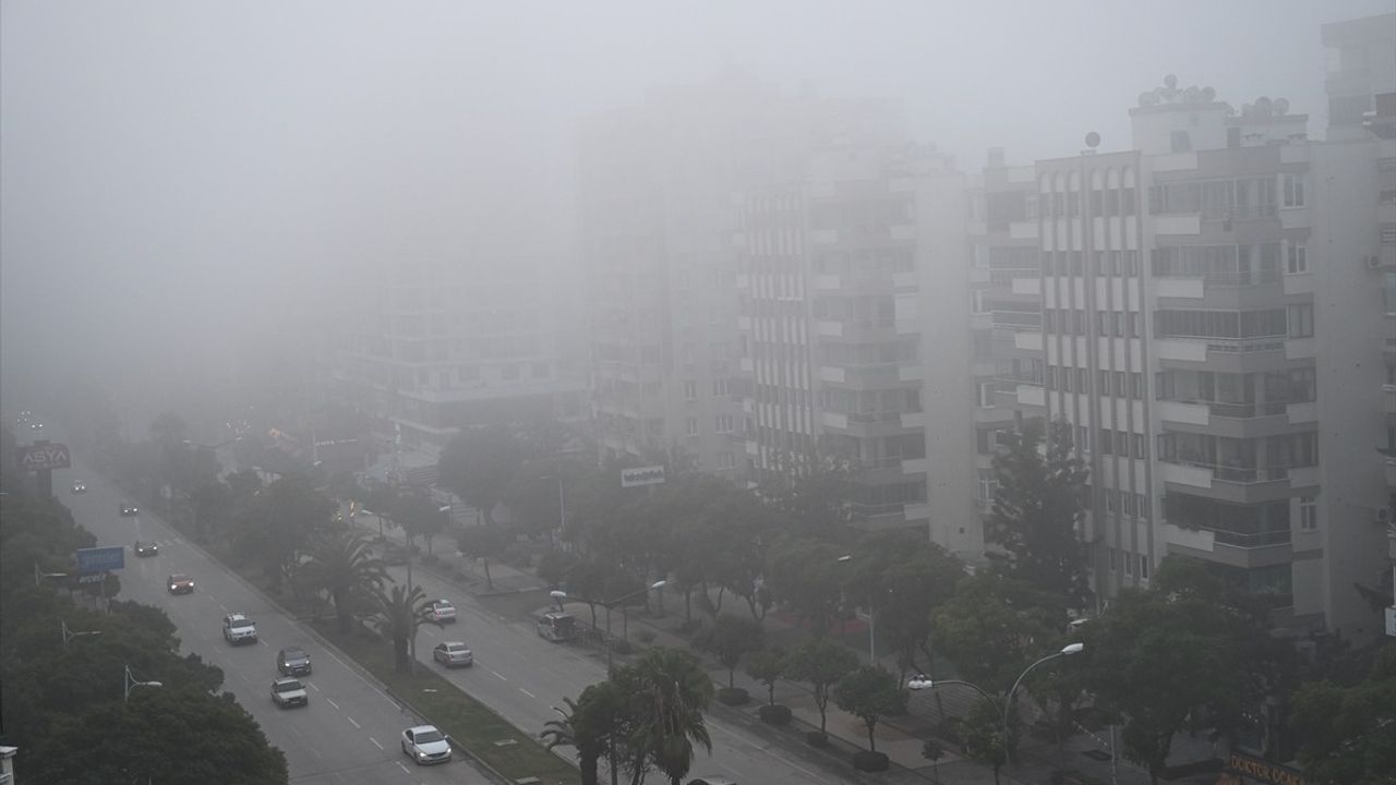 Adana'da Etkili Sis Görüş Mesafesini Düşürdü