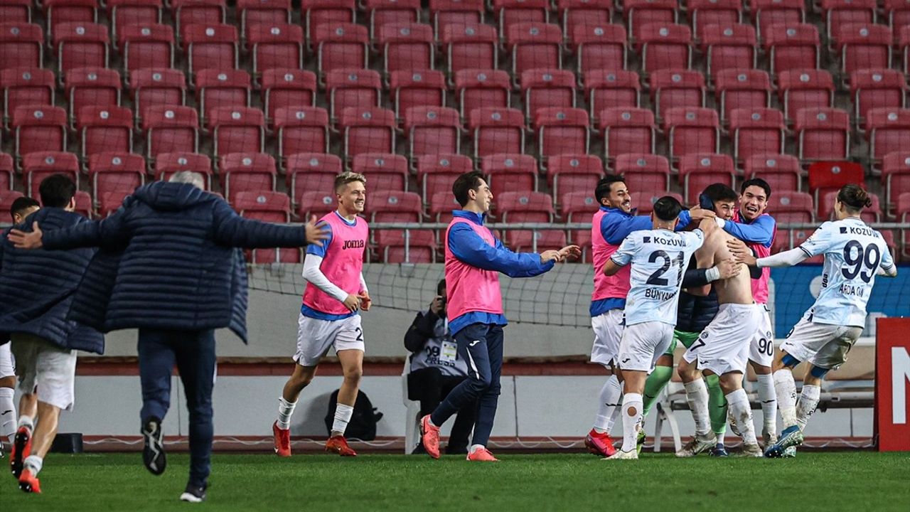 Adana Demirspor, Atakaş Hatayspor'u 3-1 ile Geçti