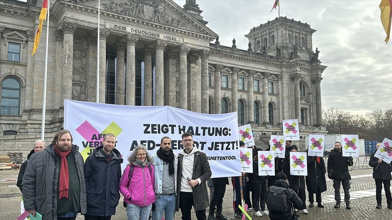 Almanya'da STK'lerden AfD'nin Yasaklanması İçin Milletvekillerine Çağrı