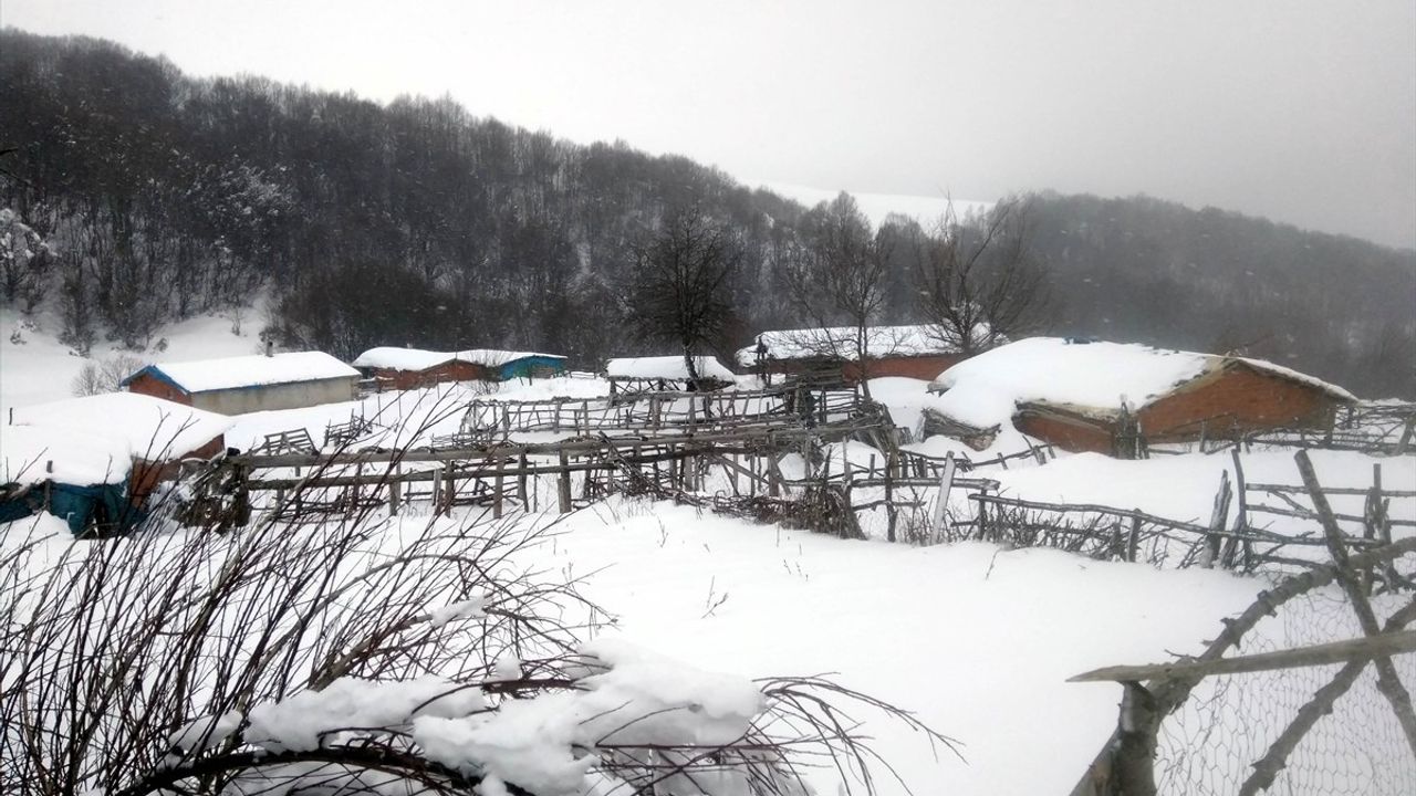 Amasya'nın Yüksek Kesimlerinde Kar Yağışı Etkili Oldu