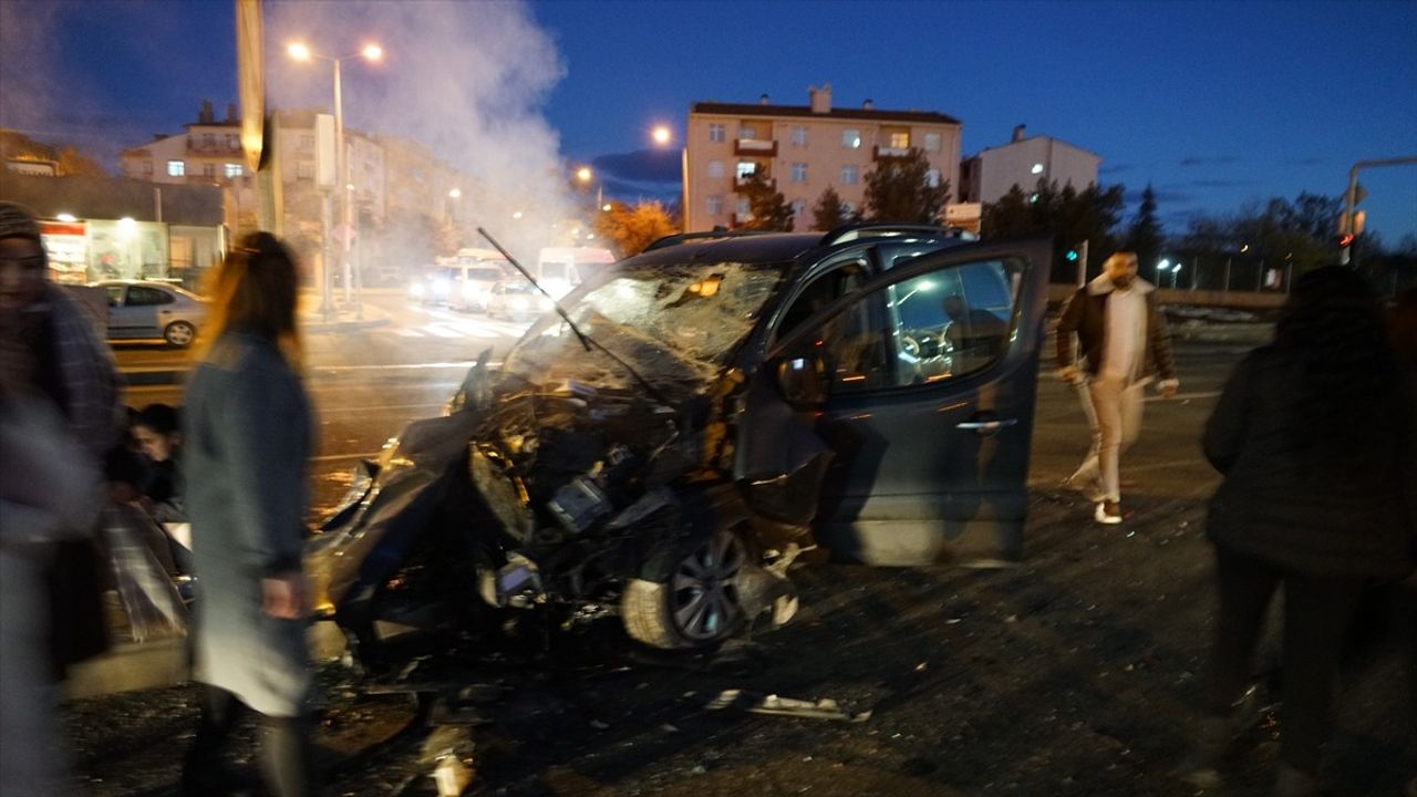 Ankara'da Trafik Kazası: 9 Yaralı