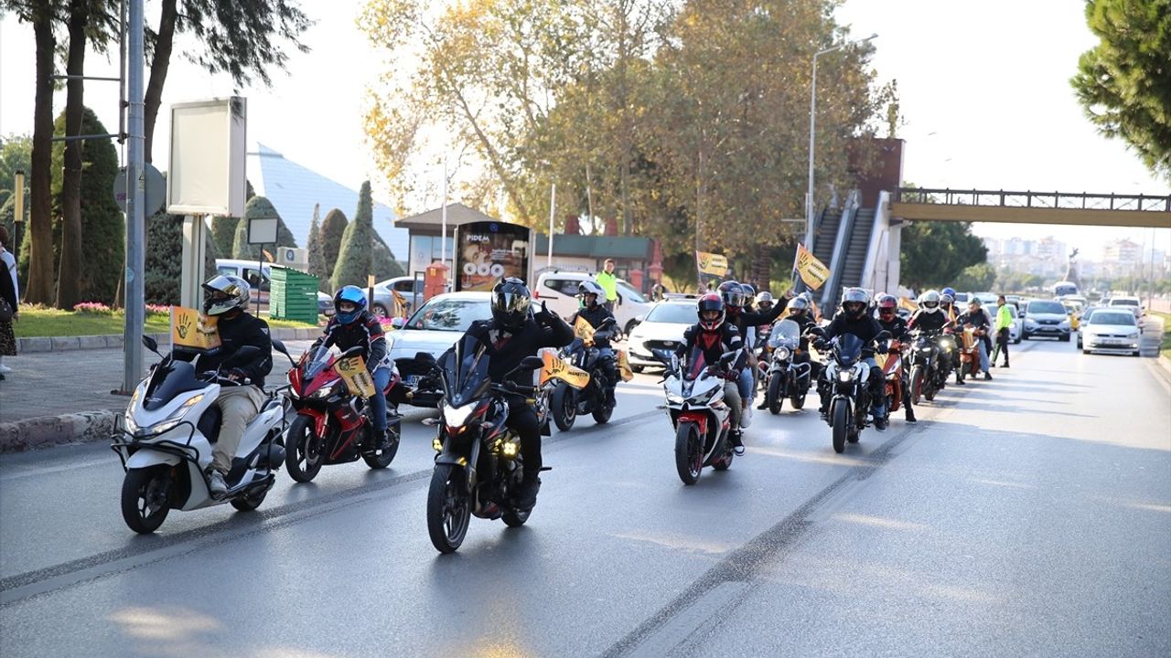 Antalya'da Kadına Şiddete Hayır Korteji