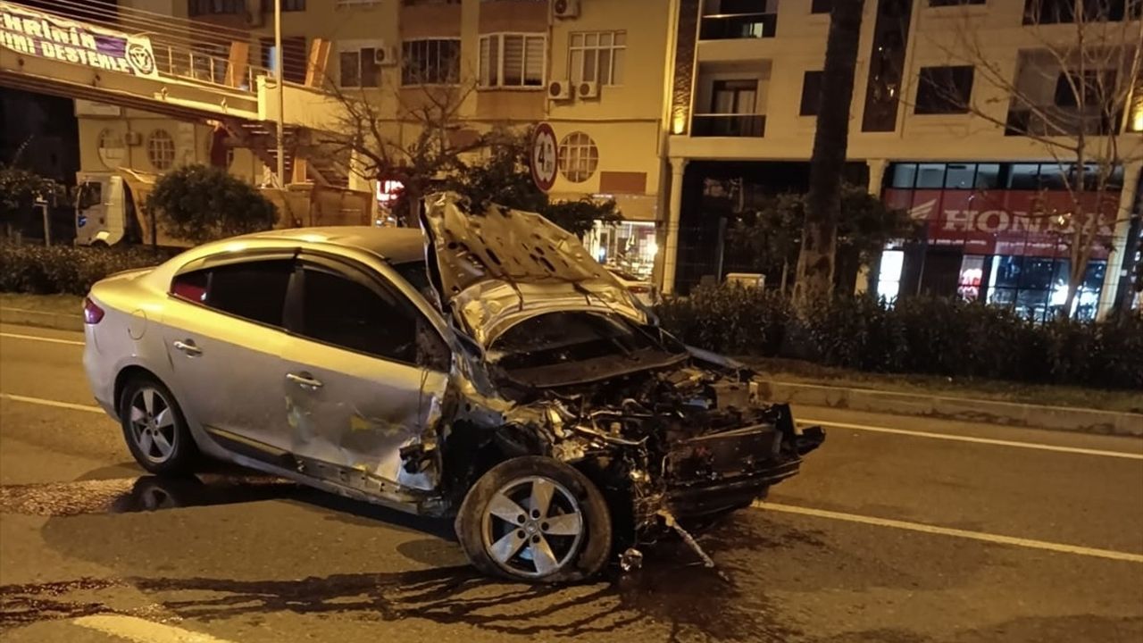 Antalya'da Trafik Kazası: 1 Ölü, 1 Yaralı