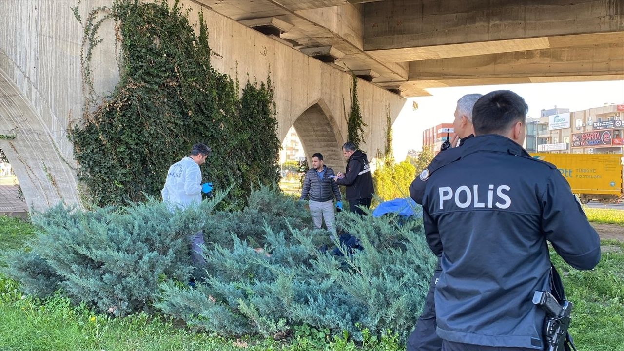 Antalya'da Üst Geçidin Altında Bulunan Ceset ile İlgili Soruşturma Başlatıldı