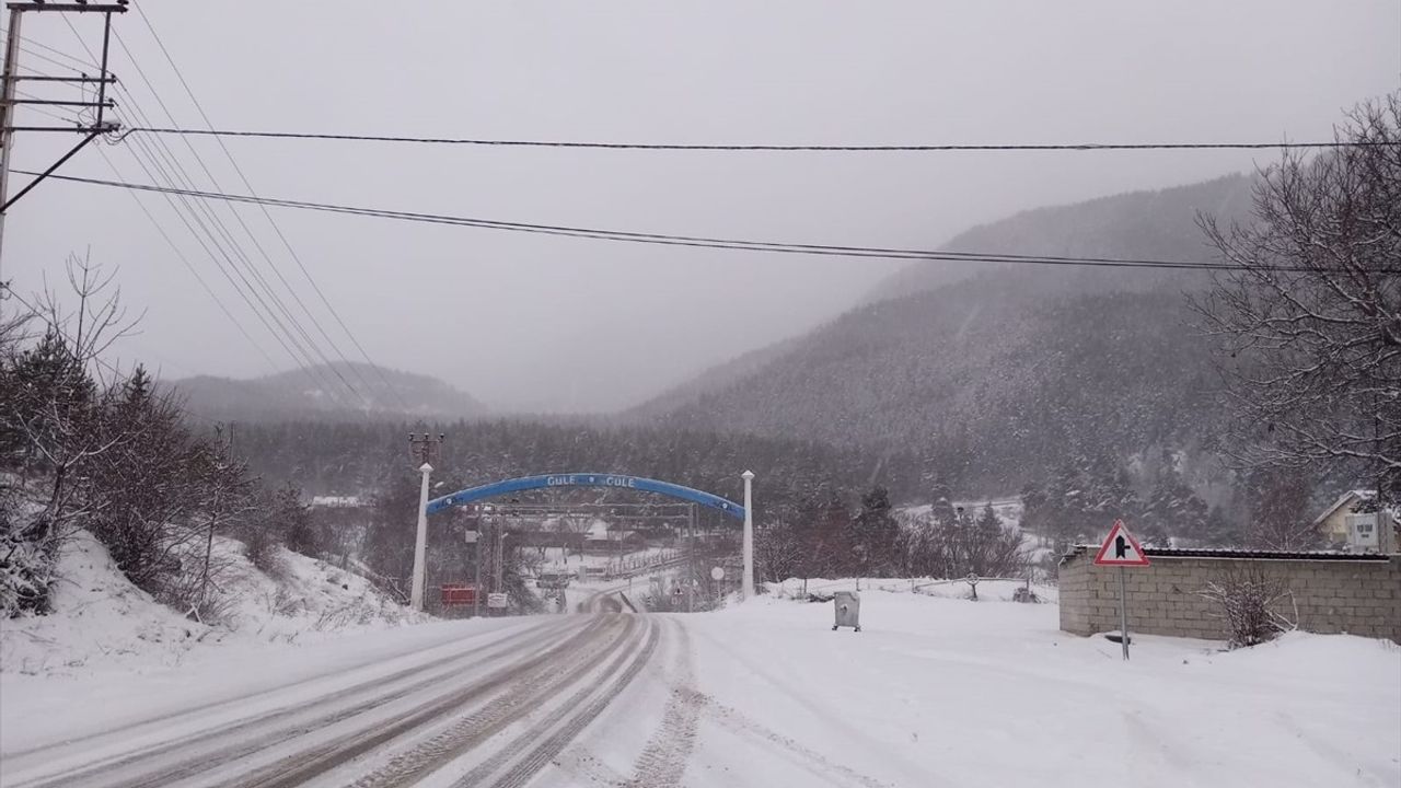 Ardahan-Şavşat ve Damal-Posof Yolları Ulaşima Kapandı