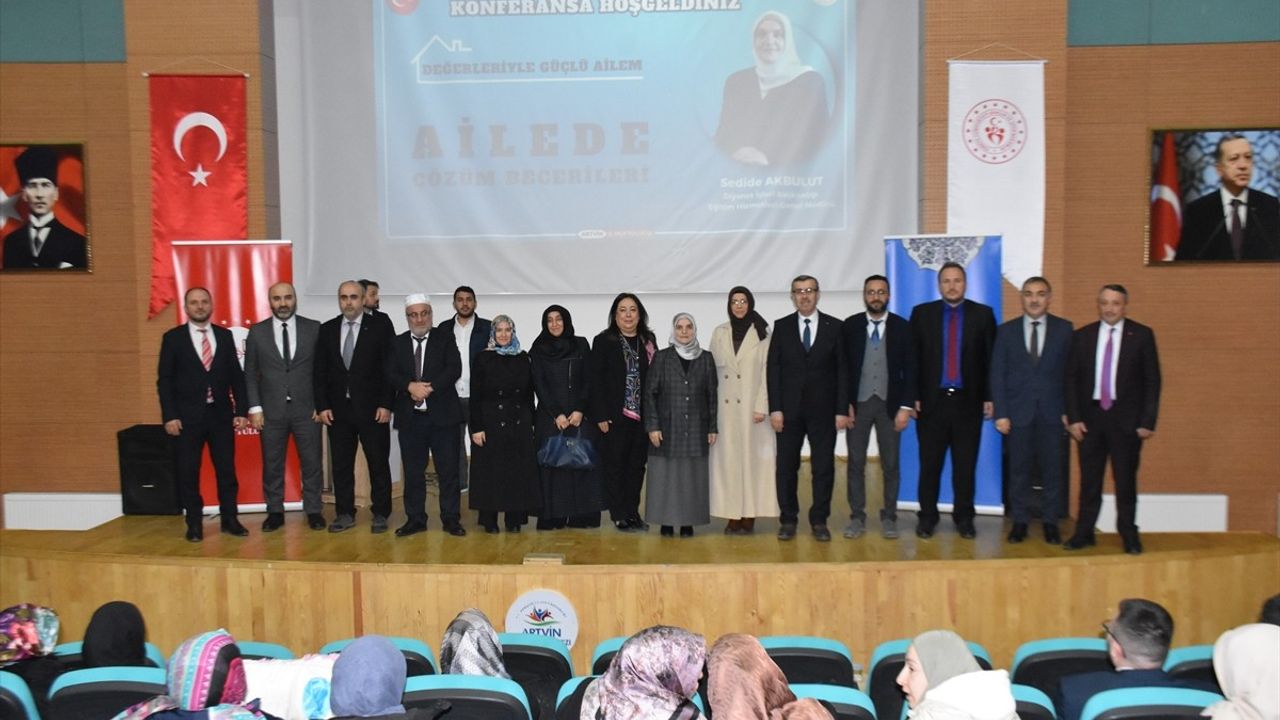 Artvin'de Ailede Çözüm Becerileri Konferansı Gerçekleşti